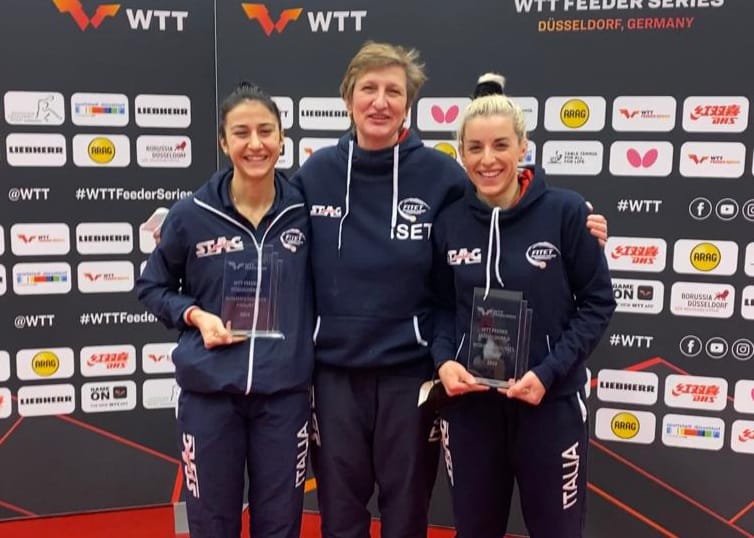Giorgia_Piccolin_Elena_Timina_e_Debora_Vivarelli_al_WTT_Fedeer_Dusseldorf_II_2022.jpg